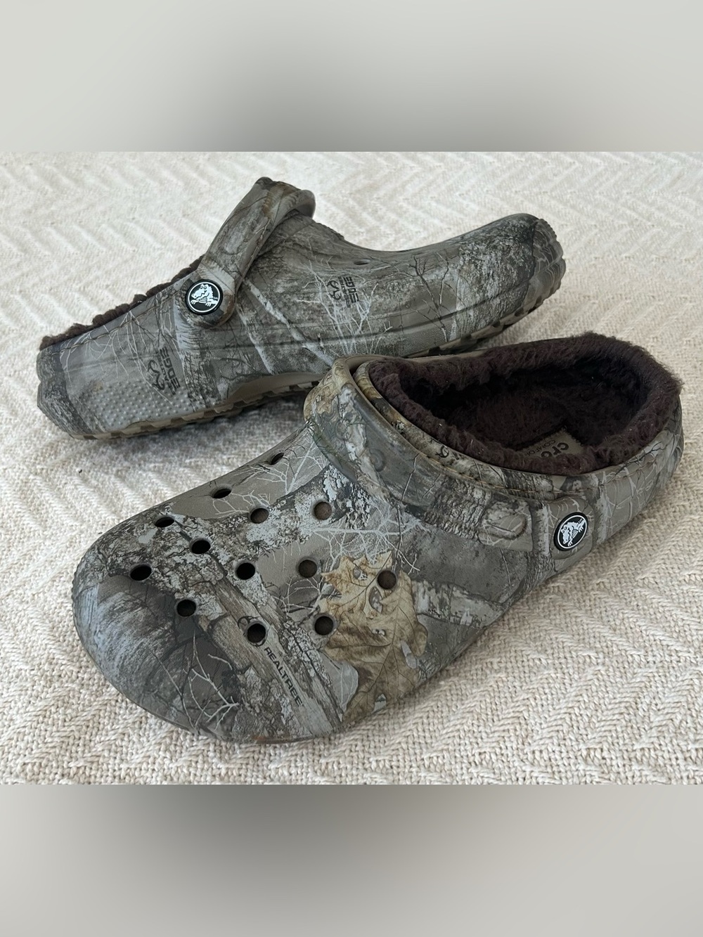 Crocs Classic Lined Realtree Edge Clogs Warm Camouflage 
Size M 5 -W7